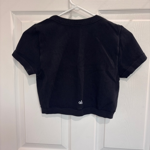 ALO Seamless Ribbed Cropped Serene Short Sleeve - Picture 5 of 6